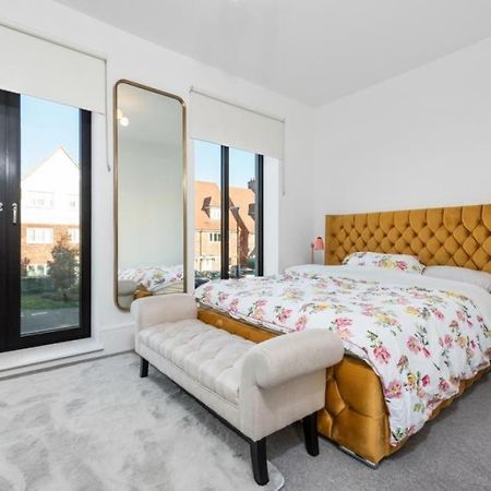 Вилла Amazing New Built Townhouse With Garden In London Хендон Экстерьер фото