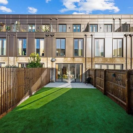 Вилла Amazing New Built Townhouse With Garden In London Хендон Экстерьер фото