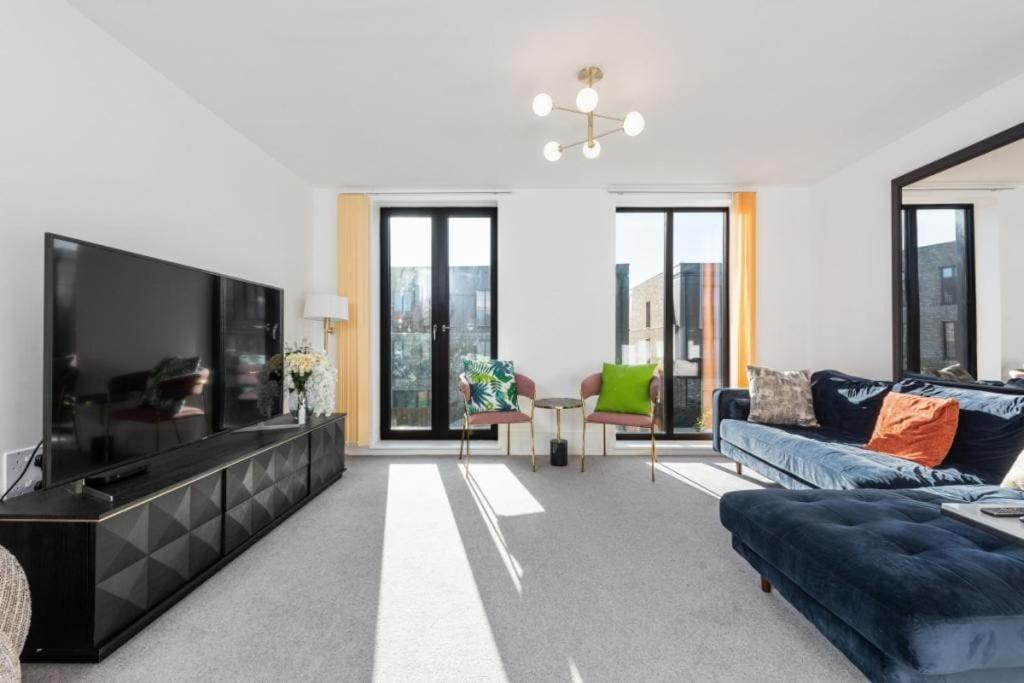 Вилла Amazing New Built Townhouse With Garden In London Хендон Экстерьер фото